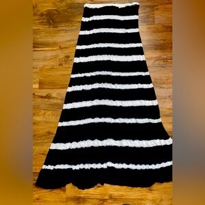 Black and white Calvin Klein maxi skirt size 6